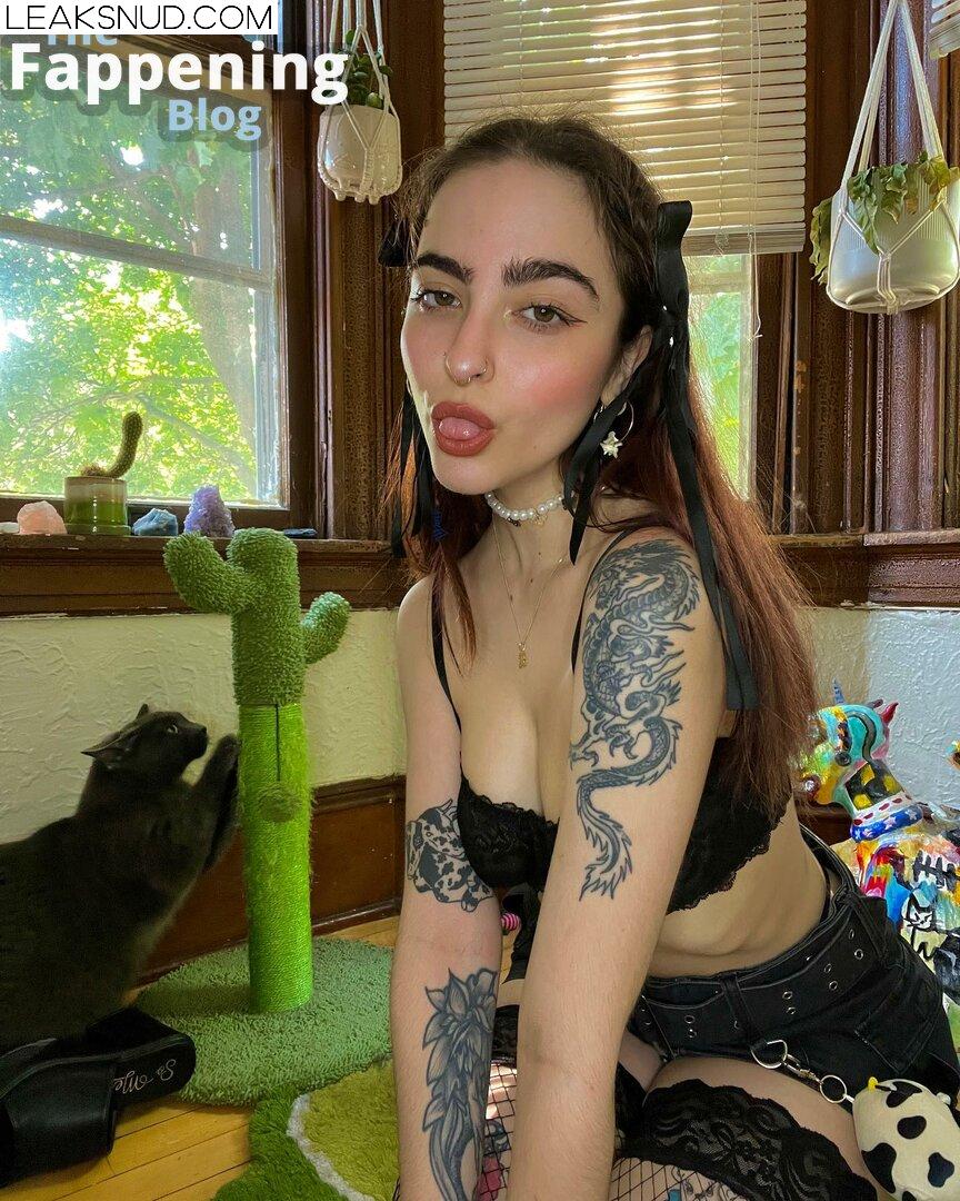 artbitch666 / huhlaynuh Nude Leaks OnlyFans Photo 36