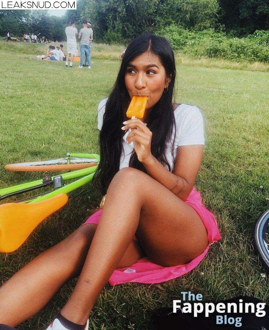 Ash Sarkar / ayocaesar Nude Leaks Photo 1