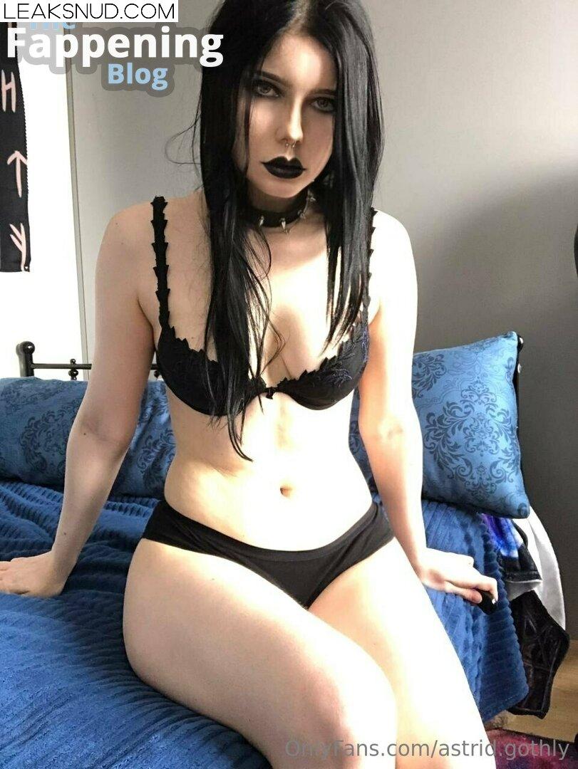 astrid.gothly / bluexastrid / cashew225 Nude Leaks OnlyFans Photo 20