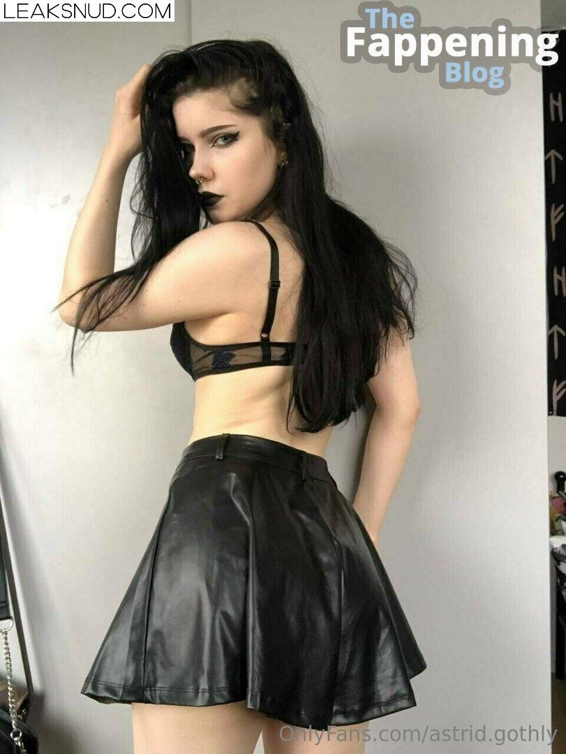 astrid.gothly / bluexastrid / cashew225 Nude Leaks OnlyFans Photo 21