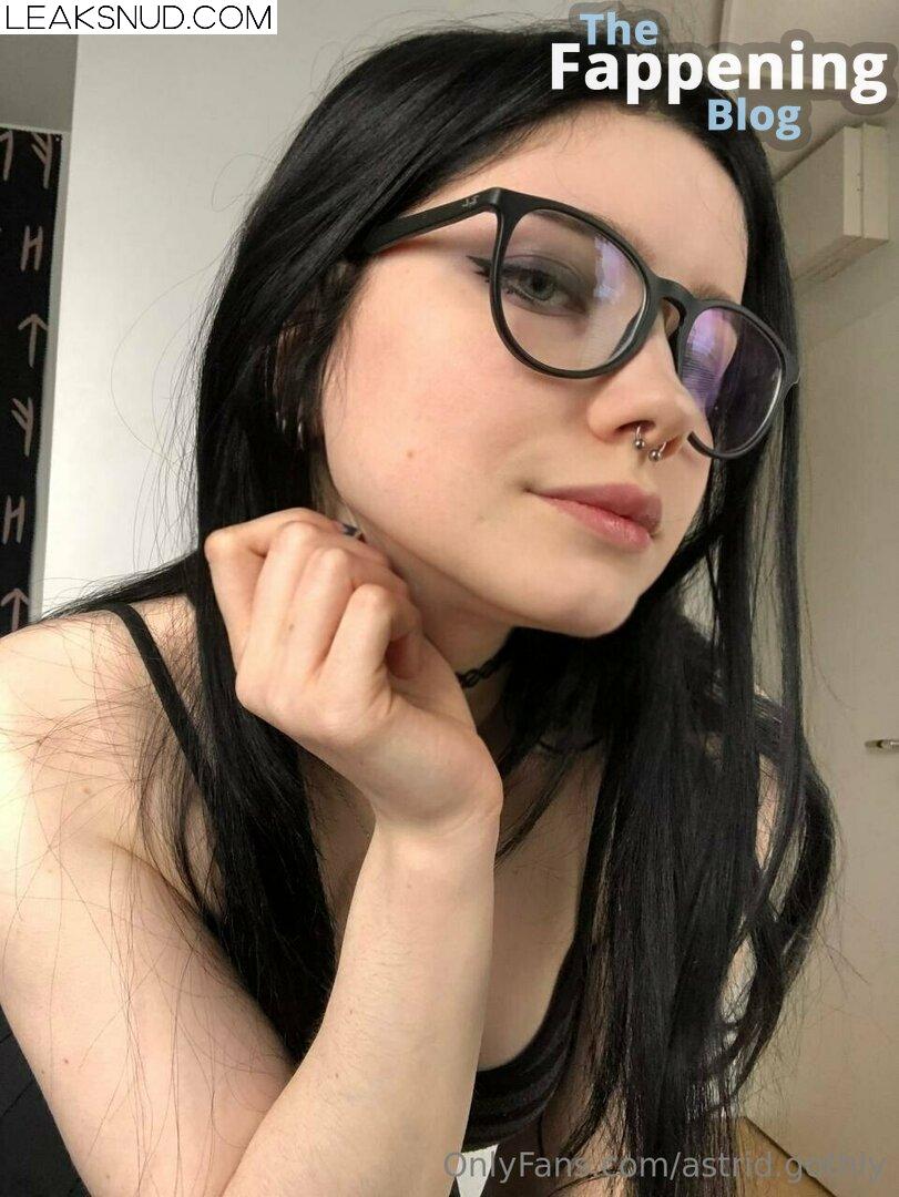 astrid.gothly / bluexastrid / cashew225 Nude Leaks OnlyFans Photo 24