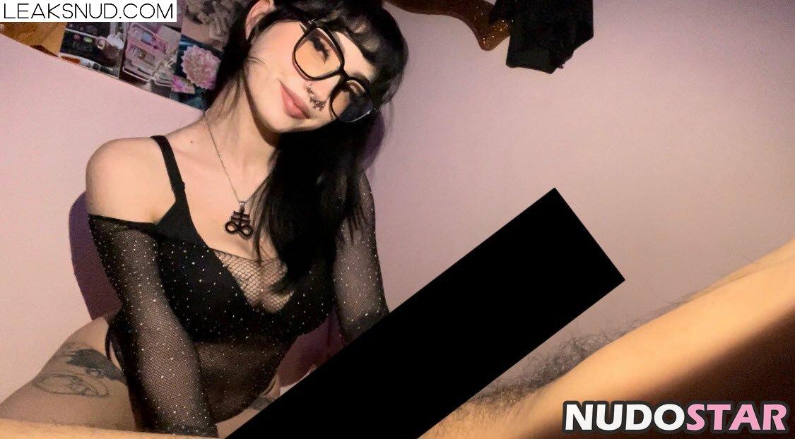 Emilyy Manson / spitreligion Nude Leaks OnlyFans Photo 7