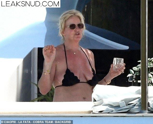 Penny Lancaster / penny.lancaster Nude Leaks Photo 29