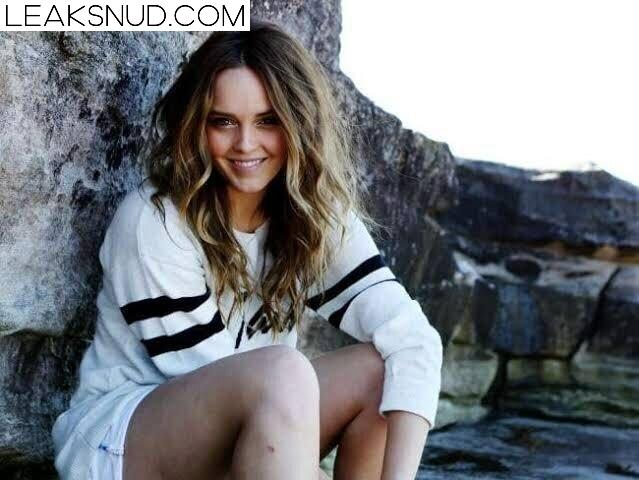 Rebecca Breeds / rebeccaebreeds Nude Leaks Photo 11