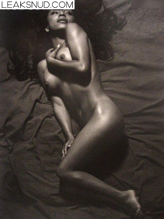 Sade Nude Leaks Photo 2